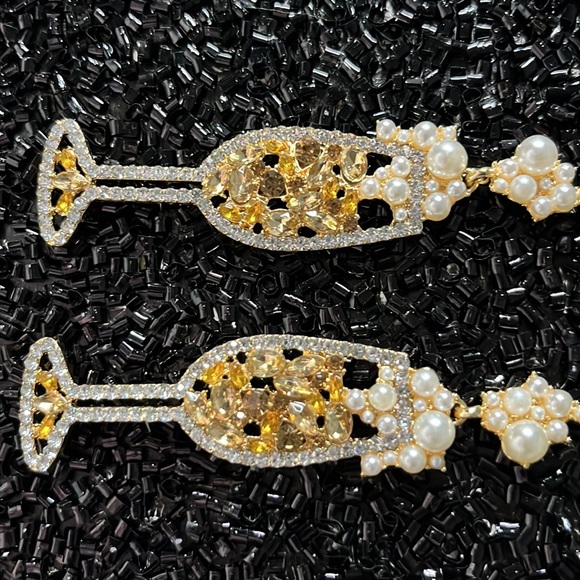 Champagne Taste for Pierced Ears Only - Picture 14 of 15